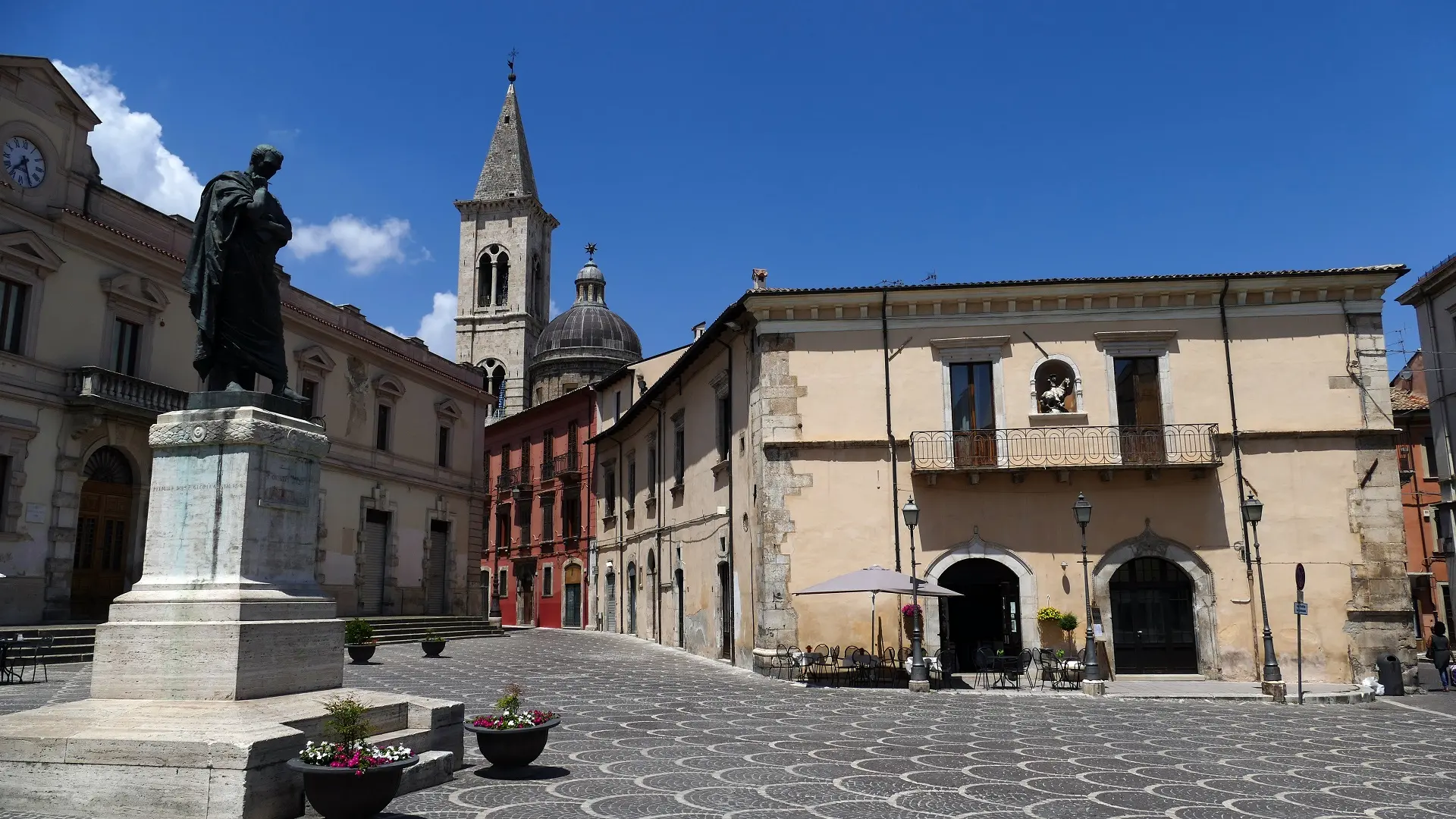 cineturismo, location, cinema, turismo, film tourism, movie tour, the american, Anton Corbijn, abruzzo, tagliacozzo, sulmona, George Clooney, Violante Placido, Thekla Reuten, castelvecchio calvisio